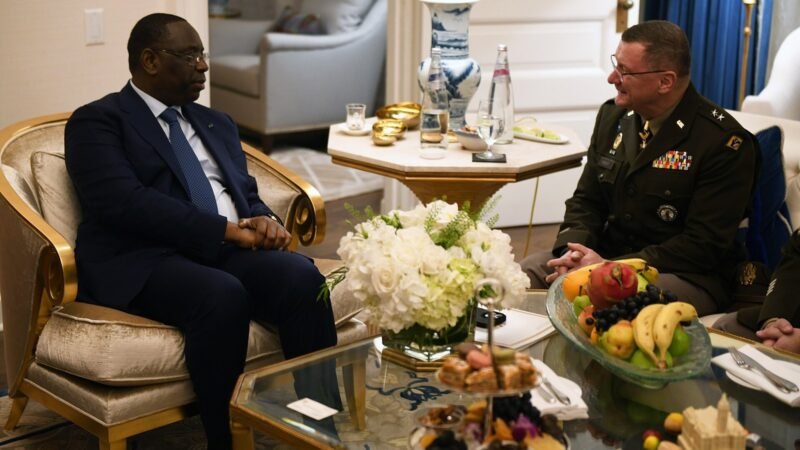 President Macky Sall of the Republic of Senegal hosts Army Major General Greg Knight, adjutant general, Vermont National Guard in Washington, D.C. on December 12, 2022 - 1, Sénégal. Image d'archive.